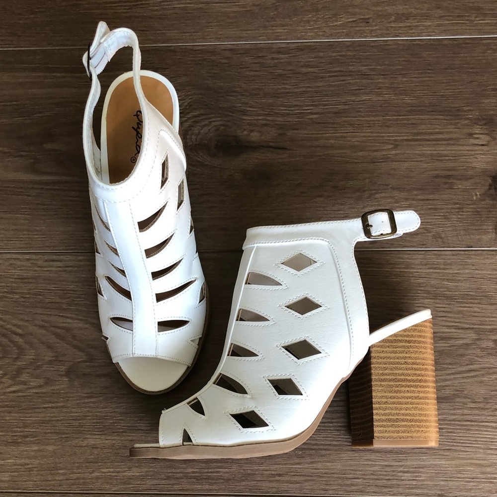 ✨Flash Sale✨White Laser Cut Stacked Heels - Picture 2 of 8